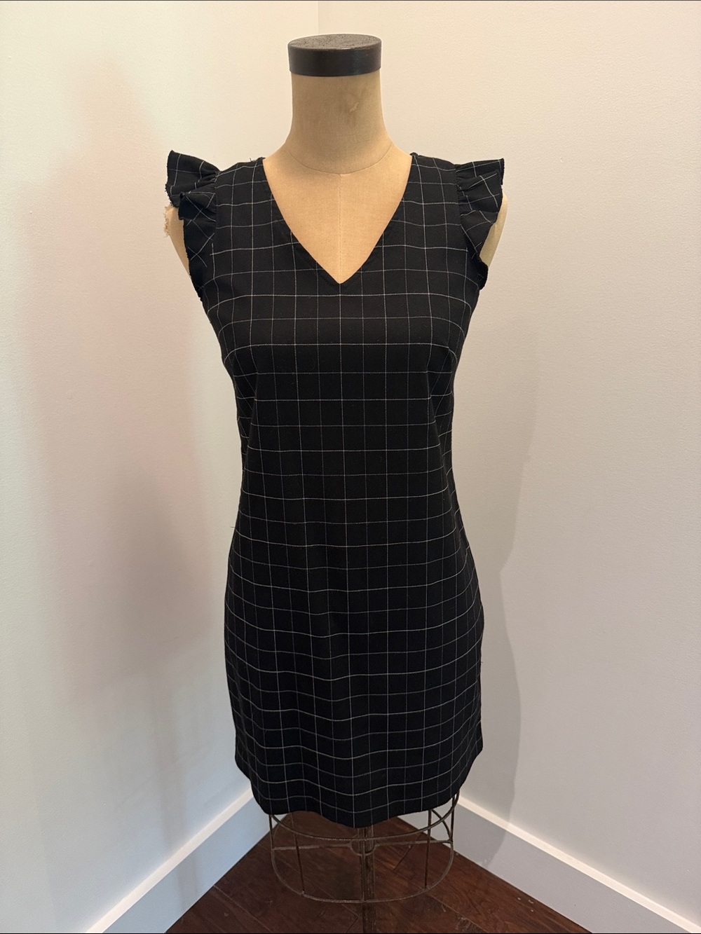 LOFT Size 0 Petite Black Windowpane V-Neck Ruffle-Sleeve Mini Dress